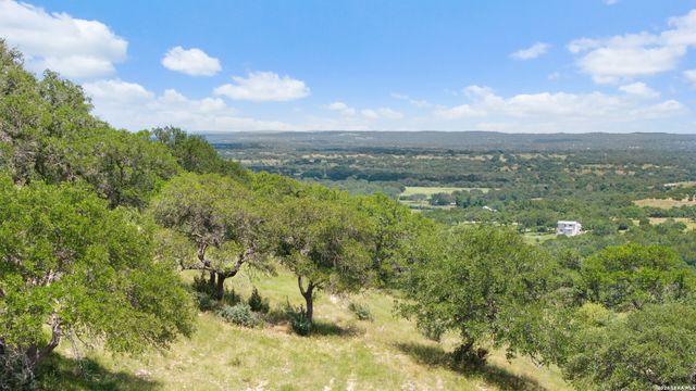 5032 Kendalia Rd, Blanco, TX 78606