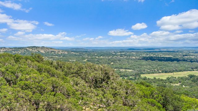 5032 Kendalia Rd, Blanco, TX 78606