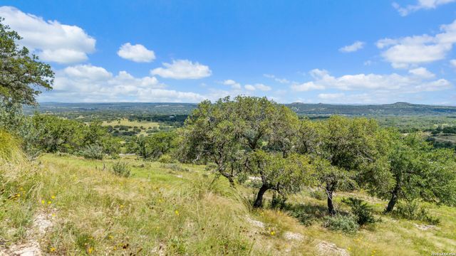 5032 Kendalia Rd, Blanco, TX 78606