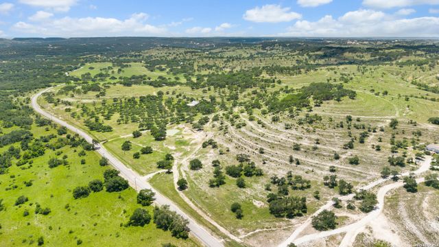 5032 Kendalia Rd, Blanco, TX 78606
