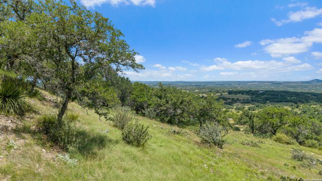 5032 Kendalia Rd, Blanco, TX 78606