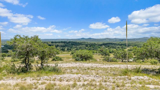 5032 Kendalia Rd, Blanco, TX 78606
