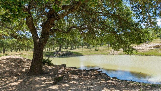 5032 Kendalia Rd, Blanco, TX 78606