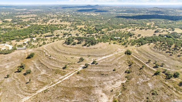 5032 Kendalia Rd, Blanco, TX 78606