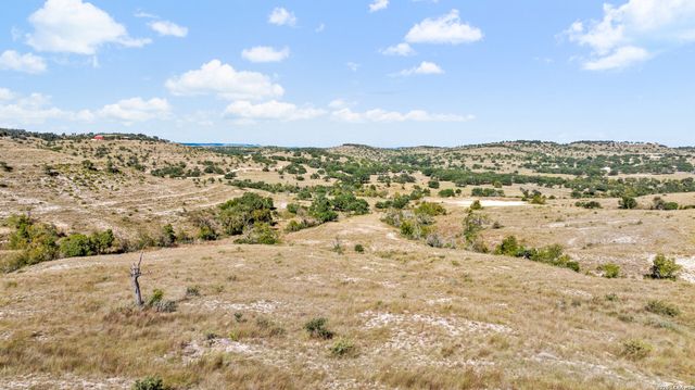 5032 Kendalia Rd, Blanco, TX 78606