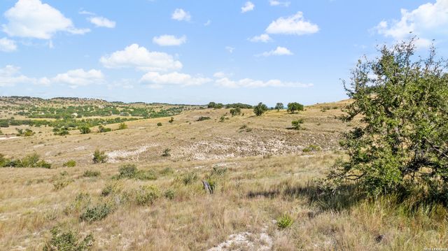 5032 Kendalia Rd, Blanco, TX 78606
