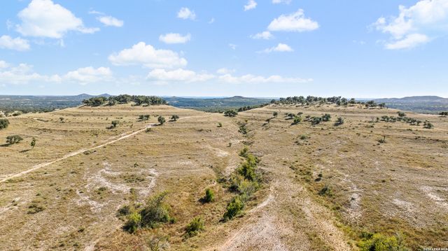5032 Kendalia Rd, Blanco, TX 78606