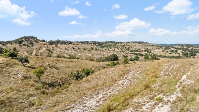 5032 Kendalia Rd, Blanco, TX 78606