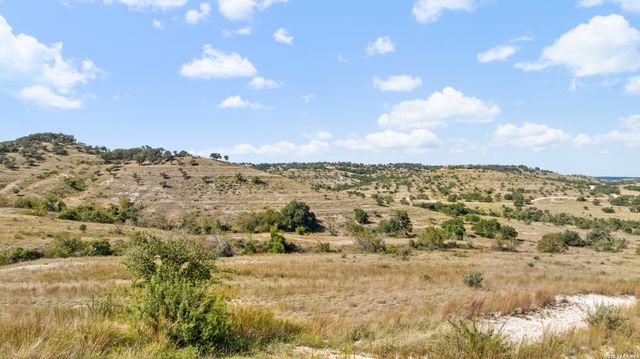 5032 Kendalia Rd, Blanco, TX 78606