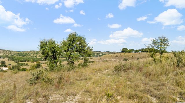 5032 Kendalia Rd, Blanco, TX 78606