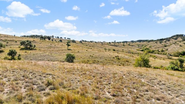 5032 Kendalia Rd, Blanco, TX 78606