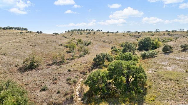 5032 Kendalia Rd, Blanco, TX 78606