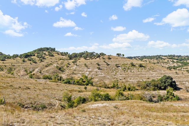 5032 Kendalia Rd, Blanco, TX 78606
