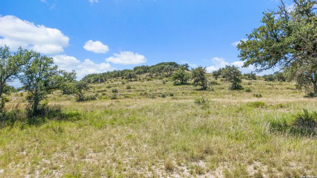 5032 Kendalia Rd, Blanco, TX 78606