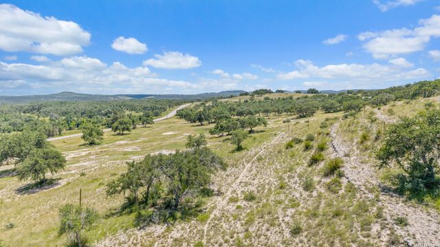 5032 Kendalia Rd, Blanco, TX 78606