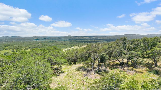 5032 Kendalia Rd, Blanco, TX 78606