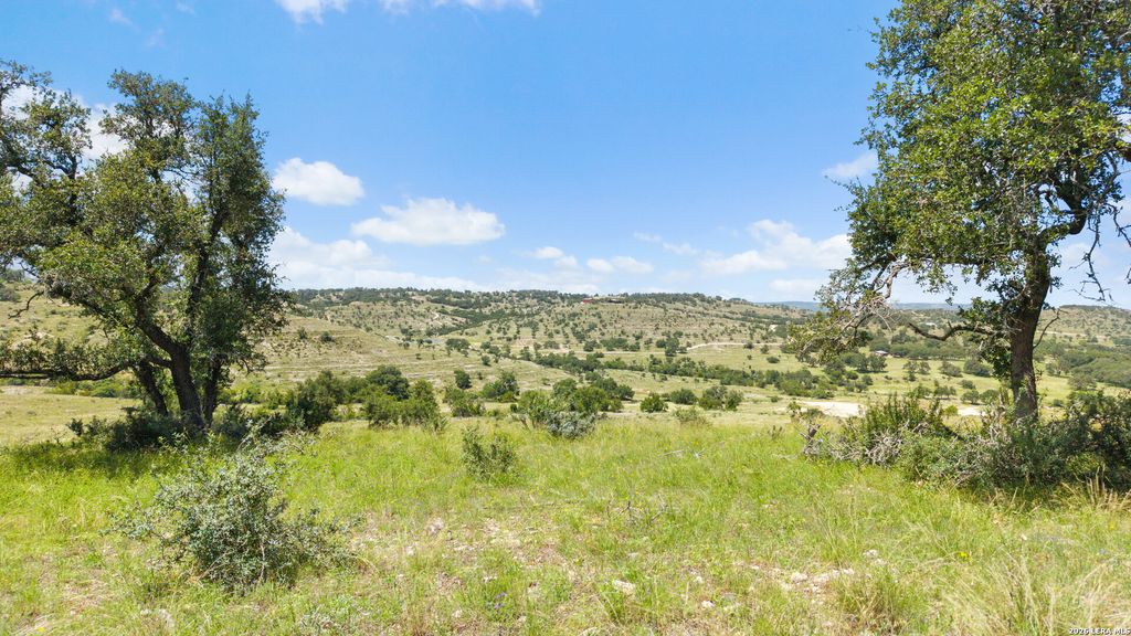 5032 Kendalia Rd, Blanco, TX 78606