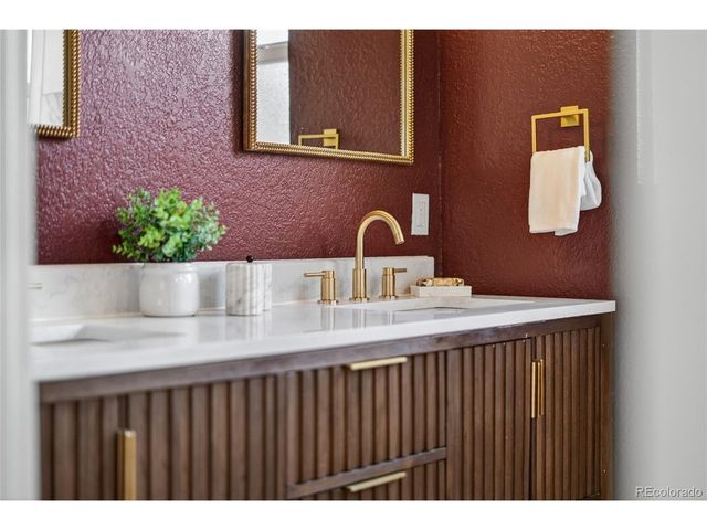 583 S Oneida Way, Denver, CO 80224