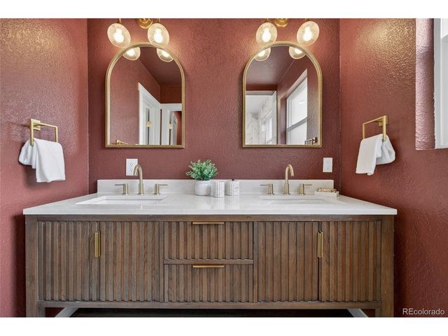 583 S Oneida Way, Denver, CO 80224