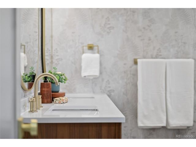 583 S Oneida Way, Denver, CO 80224