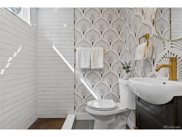 583 S Oneida Way, Denver, CO 80224