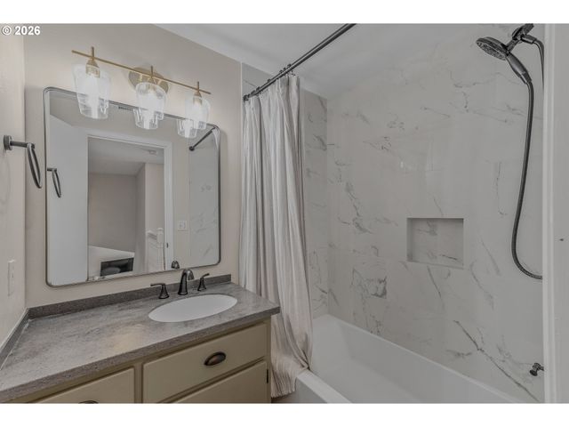 8020 Ne 101ST Cir, Vancouver, WA 98662