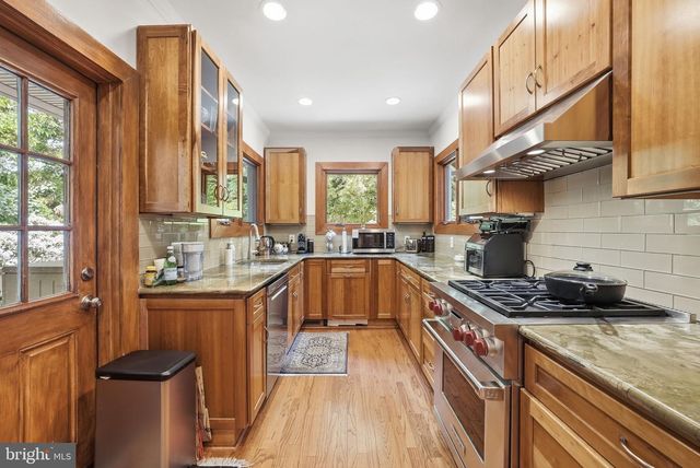 2817 24TH ST N, Arlington, VA 22207