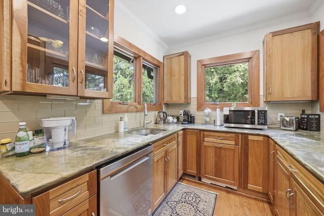 2817 24TH ST N, Arlington, VA 22207