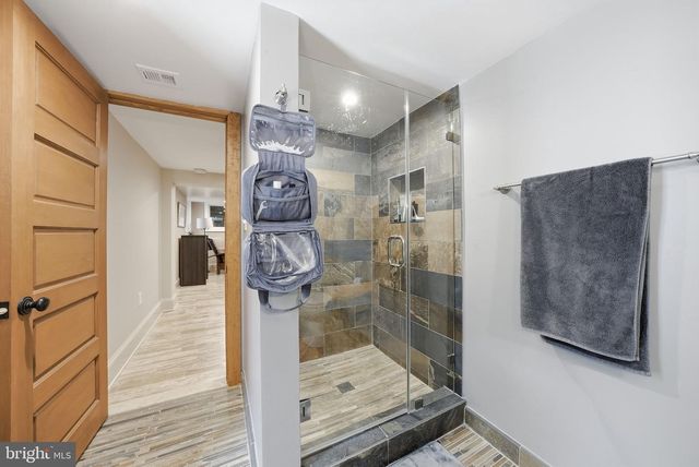2817 24TH ST N, Arlington, VA 22207