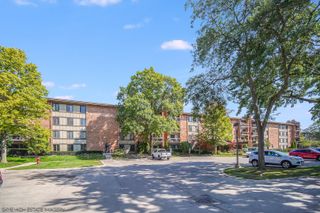201 Lake Hinsdale Drive 303, Willowbrook, IL 60527