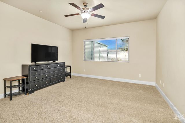 9128 Oak Garden Lane, Shafter, CA 93263