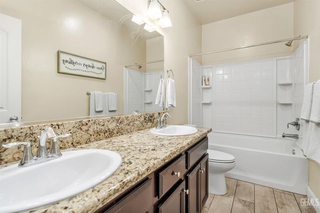 9128 Oak Garden Lane, Shafter, CA 93263