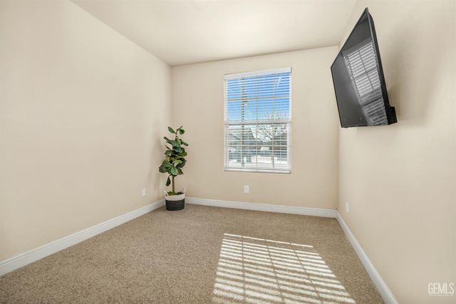 9128 Oak Garden Lane, Shafter, CA 93263