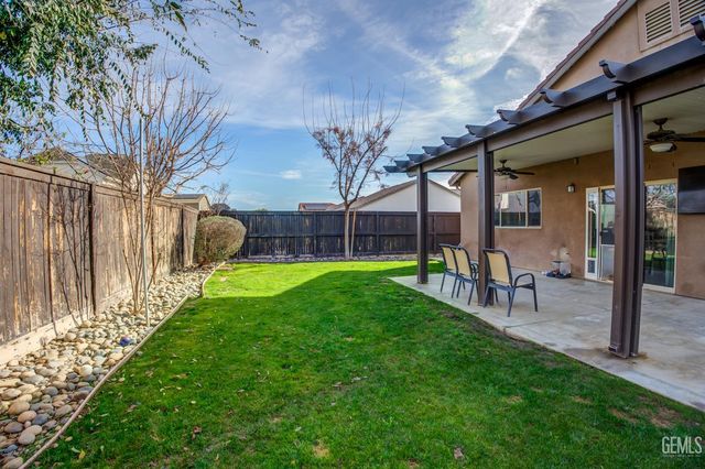 9128 Oak Garden Lane, Shafter, CA 93263