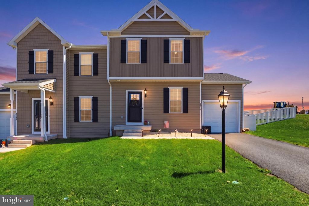 Image 1 of property listing at 2674 BROWNSTONE DR #LOT 215, Dover, PA 17315