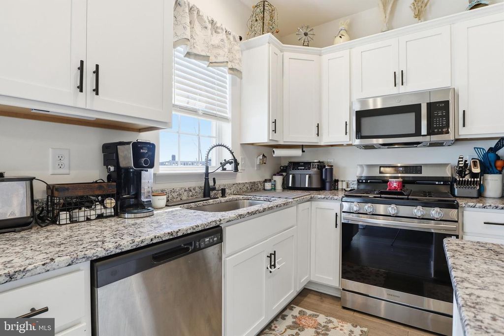 Image 10 of property listing at 2674 BROWNSTONE DR #LOT 215, Dover, PA 17315