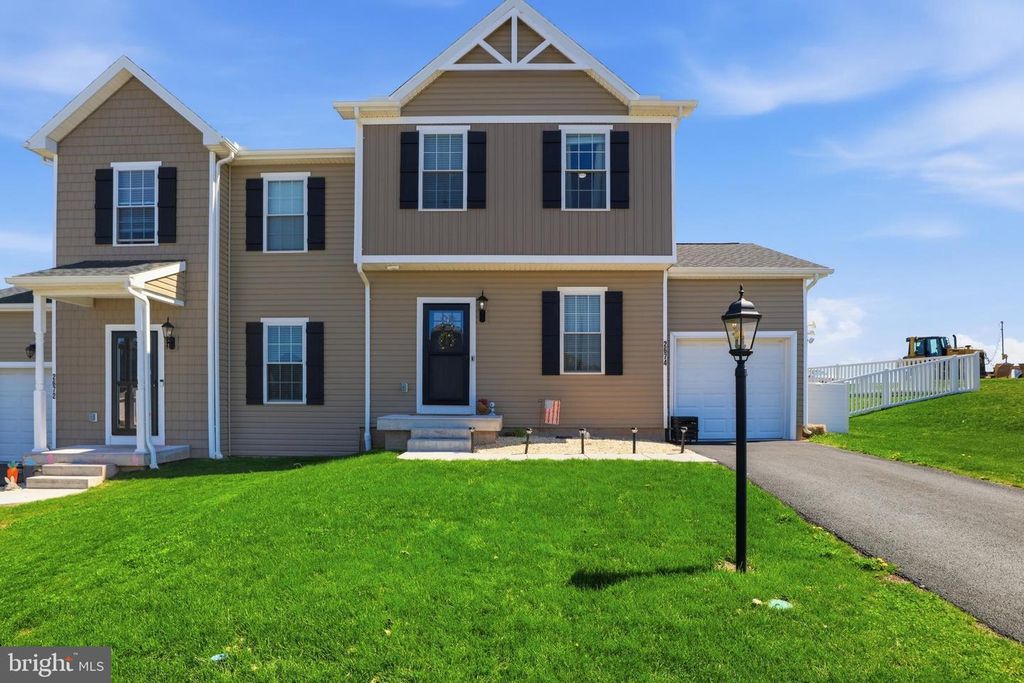 Image 2 of property listing at 2674 BROWNSTONE DR #LOT 215, Dover, PA 17315