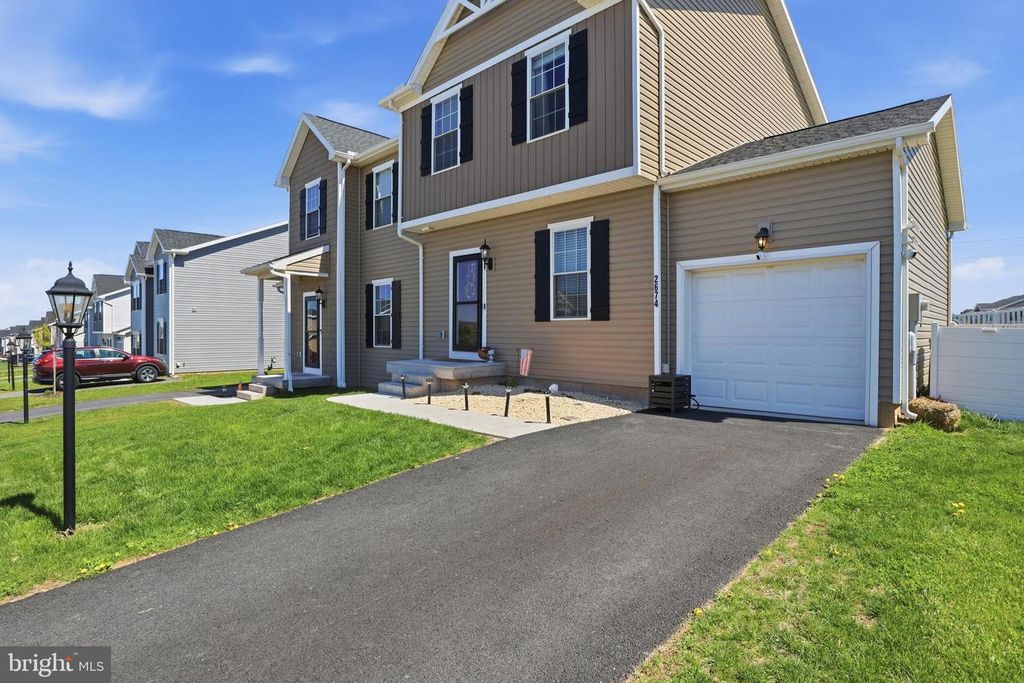Image 3 of property listing at 2674 BROWNSTONE DR #LOT 215, Dover, PA 17315
