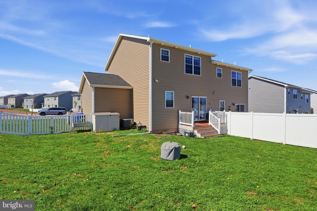 Image 30 of property listing at 2674 BROWNSTONE DR #LOT 215, Dover, PA 17315