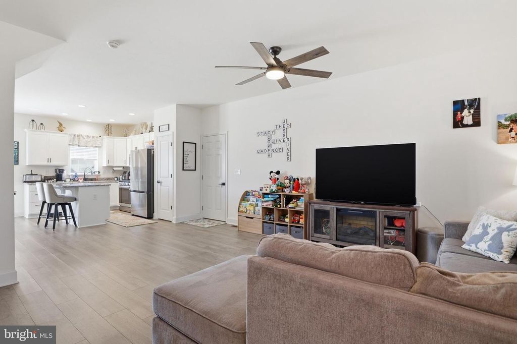 Image 5 of property listing at 2674 BROWNSTONE DR #LOT 215, Dover, PA 17315