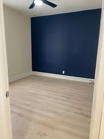 2210 E 70th Street 1, Chicago, IL 60649