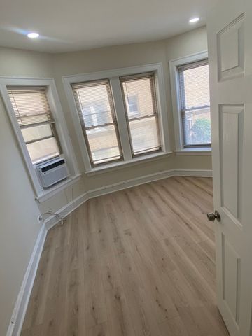 2210 E 70th Street 1, Chicago, IL 60649