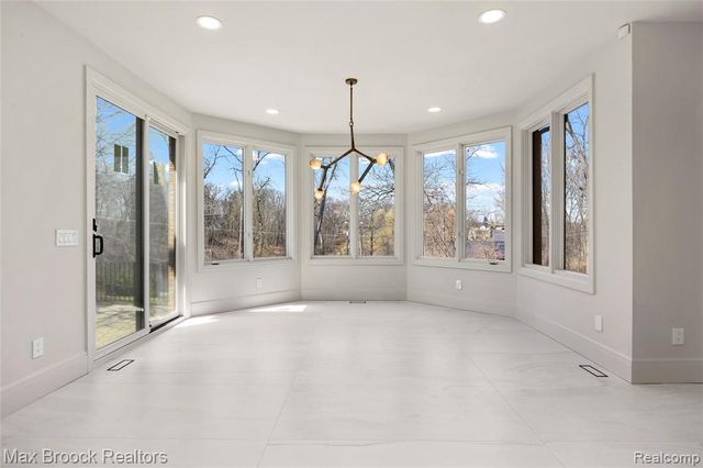 1888 W Tahquamenon Court, Bloomfield Hills, MI 48302