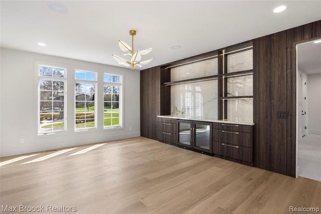 1888 W Tahquamenon Court, Bloomfield Hills, MI 48302