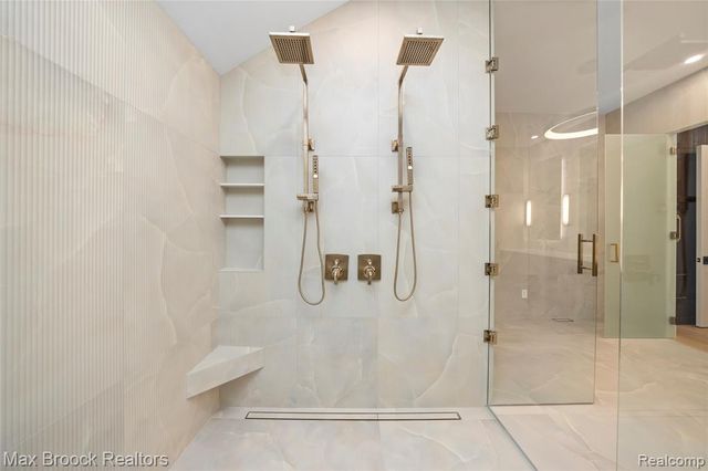 1888 W Tahquamenon Court, Bloomfield Hills, MI 48302