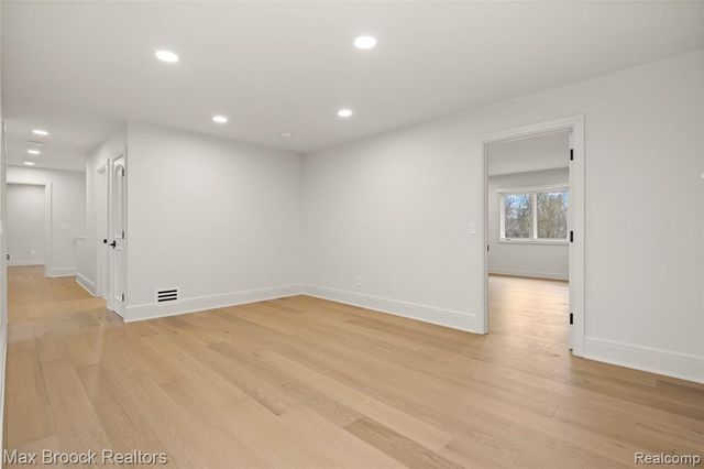 1888 W Tahquamenon Court, Bloomfield Hills, MI 48302