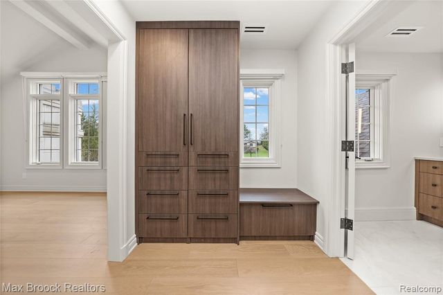 1888 W Tahquamenon Court, Bloomfield Hills, MI 48302