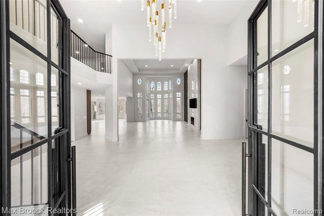 1888 W Tahquamenon Court, Bloomfield Hills, MI 48302