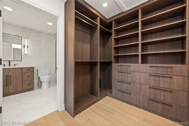 1888 W Tahquamenon Court, Bloomfield Hills, MI 48302