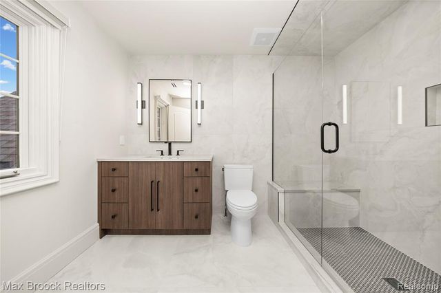 1888 W Tahquamenon Court, Bloomfield Hills, MI 48302